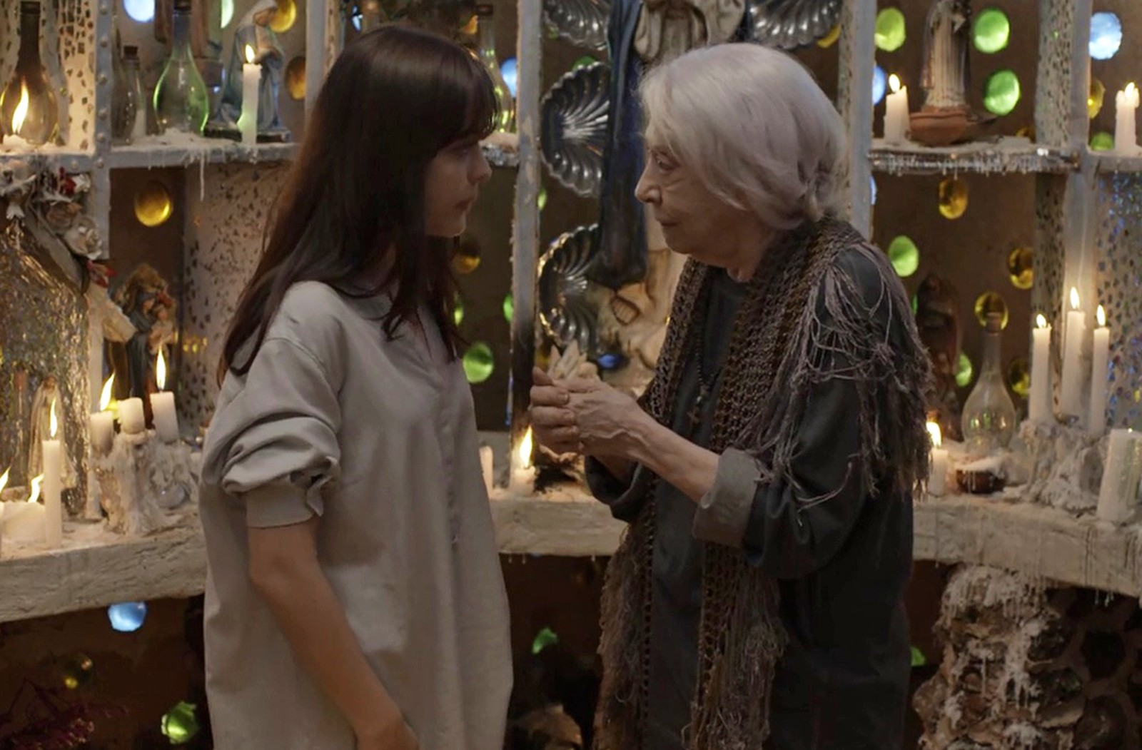 O Outro Lado do Paraíso: Mercedes aconselha Laura a perdoar Vinícius após abuso