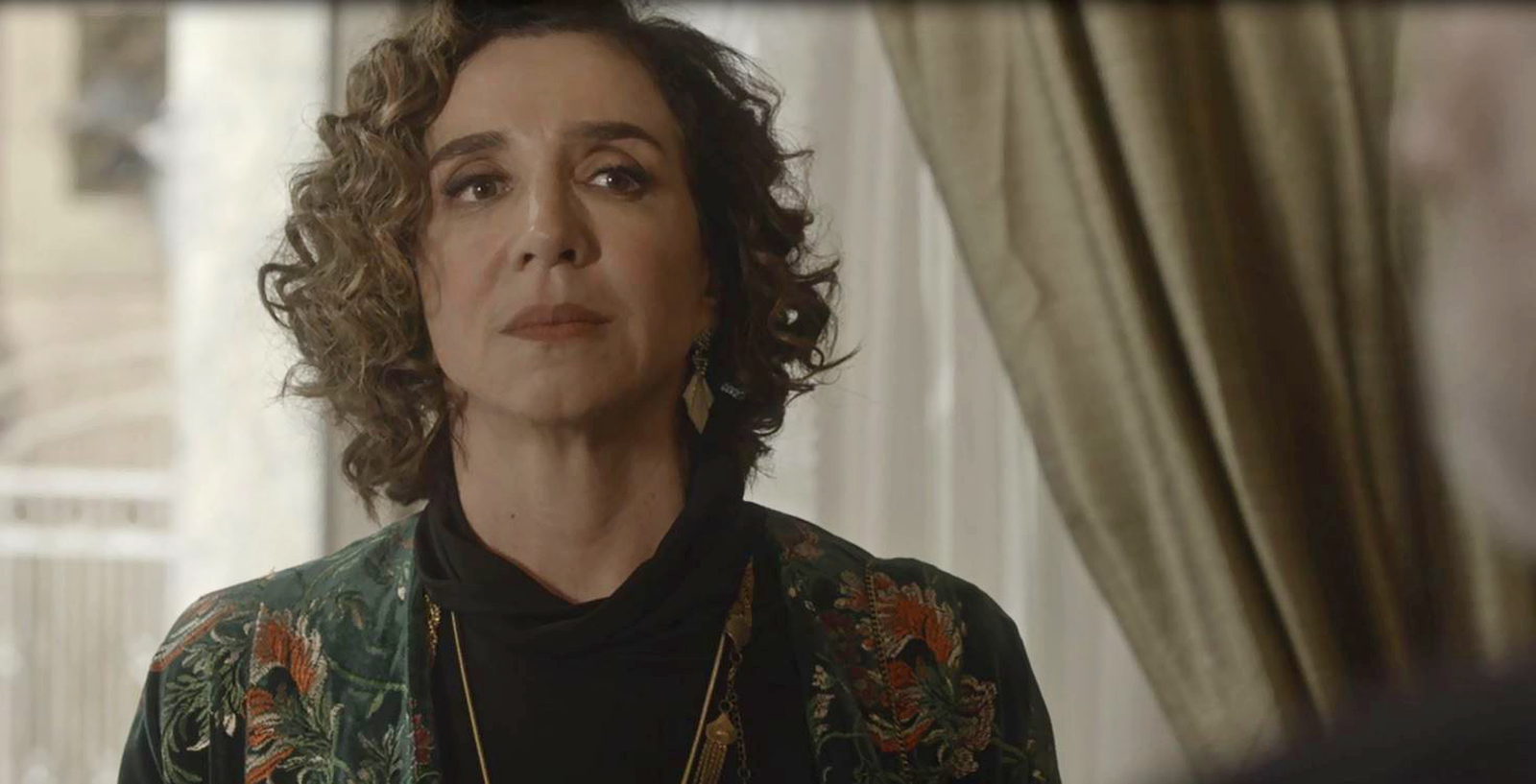 Tempo de Amar: Celeste flagra Conselheiro e Eva juntos e fica irritada