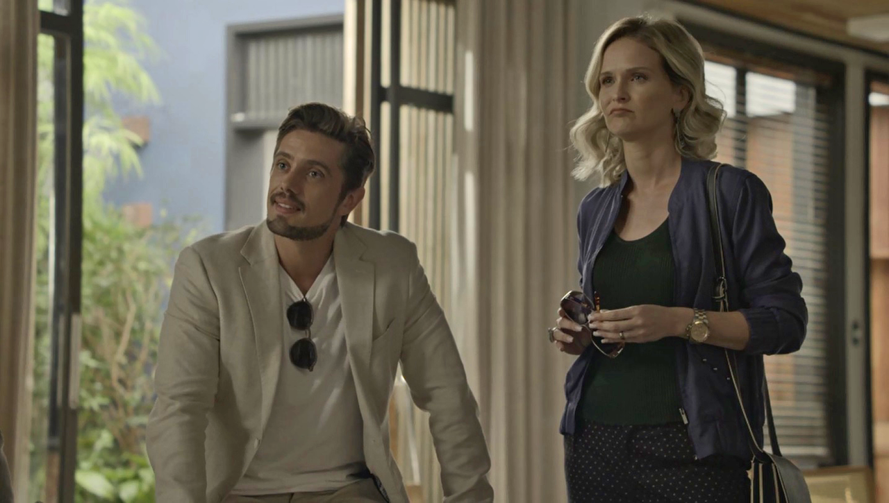 O Outro Lado do Paraíso: Renato e Fabiano pedem metade da fortuna de Clara