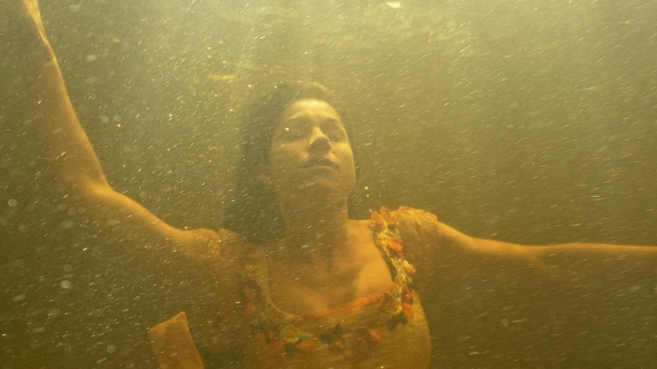 Orgulho e Paixão: Mariana tenta se matar afogada após mentira de Uirapuru