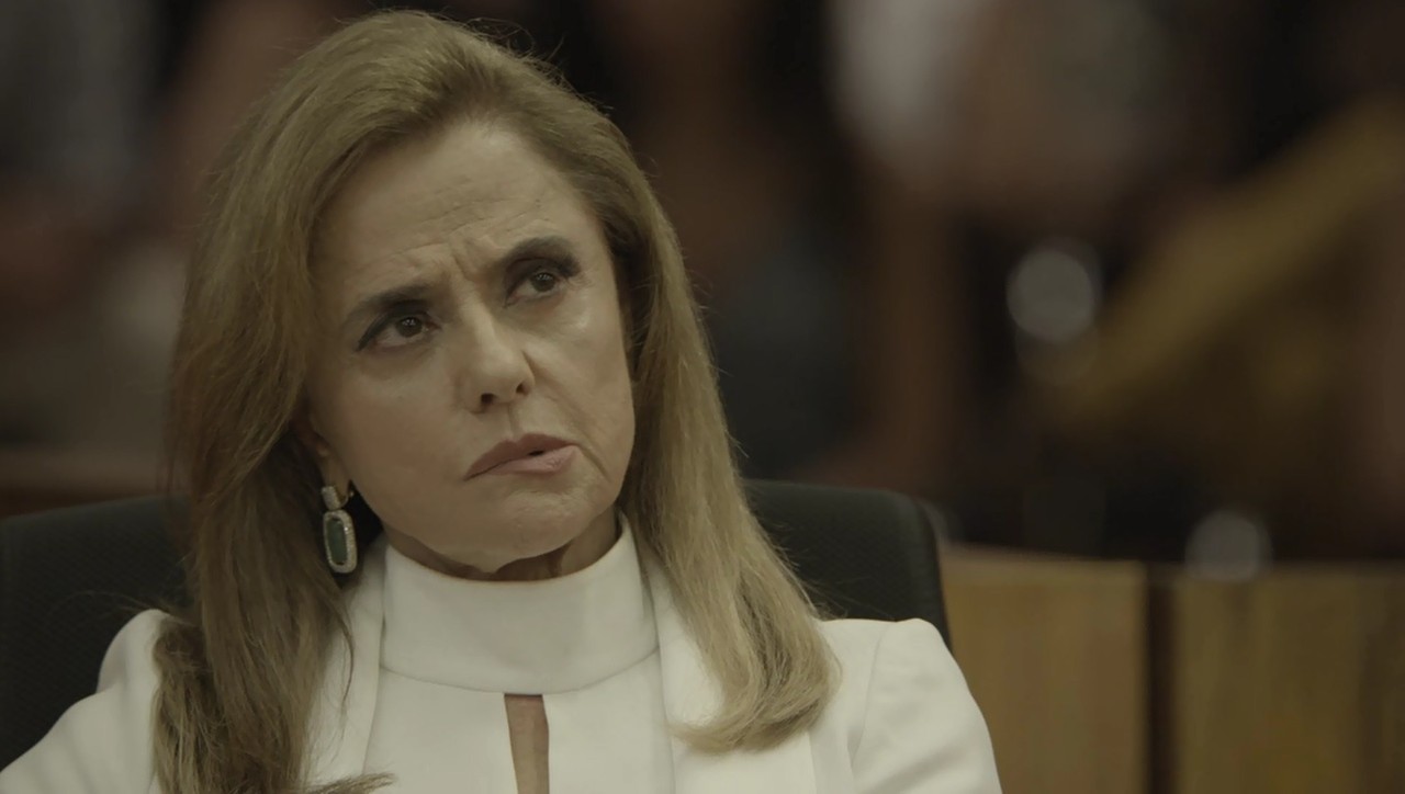 O Outro Lado do Paraíso: Com volta de Mariano, Sophia confessa tudo e vai parar em hospício