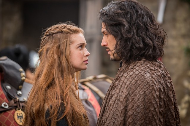 Afonso (Romulo Estrela) e Amália (Marina Ruy Barbosa) em Deus Salve o Rei (Foto: Divulgação: Artur Meninea)