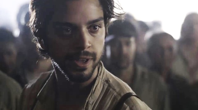 Orgulho e Paixão: Ernesto é provocado em manifestação e cai em armadilha do delegado