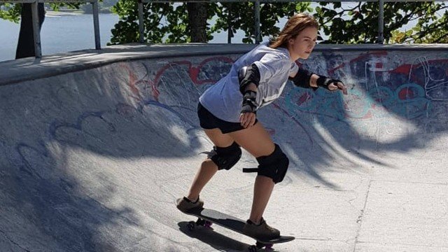 Laryssa Alves faz aulas de skate para O Sétimo Guardião (Foto: Felipe Carauta/Divulgação)