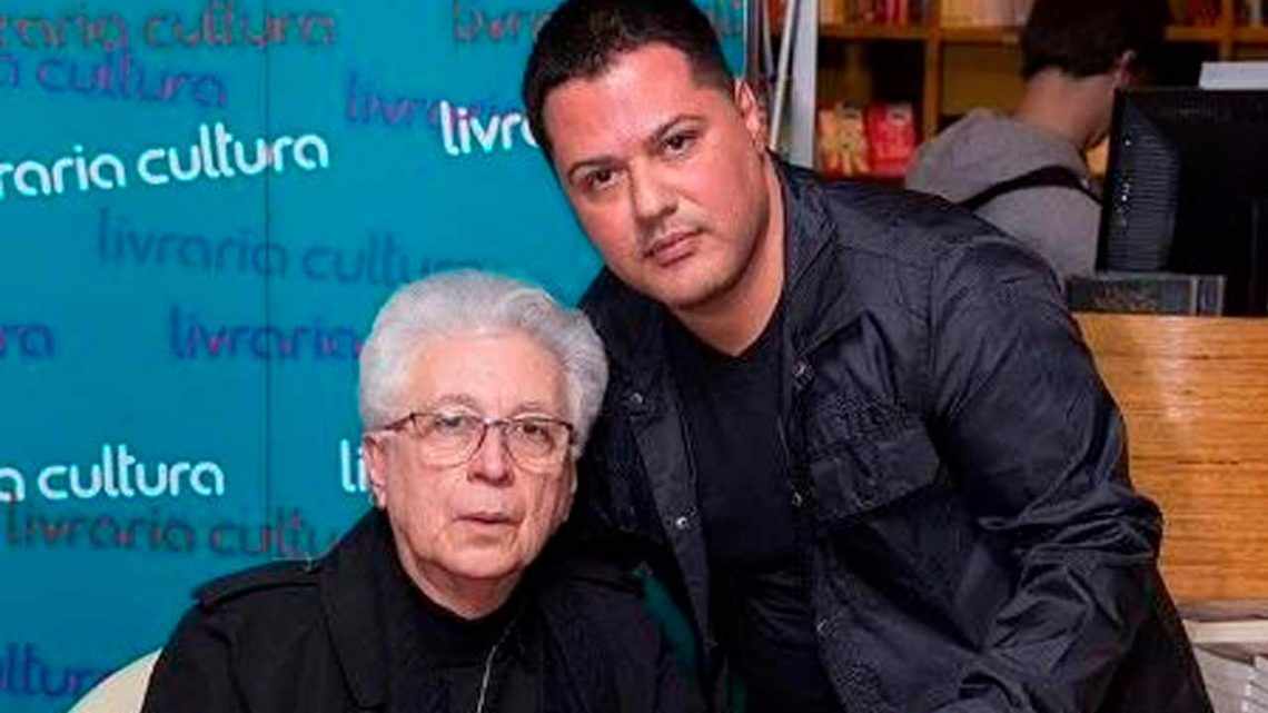 Aguinaldo Silva, autor de O Sétimo Guardião, com Silvio Cerceau (Foto: Reprodução)