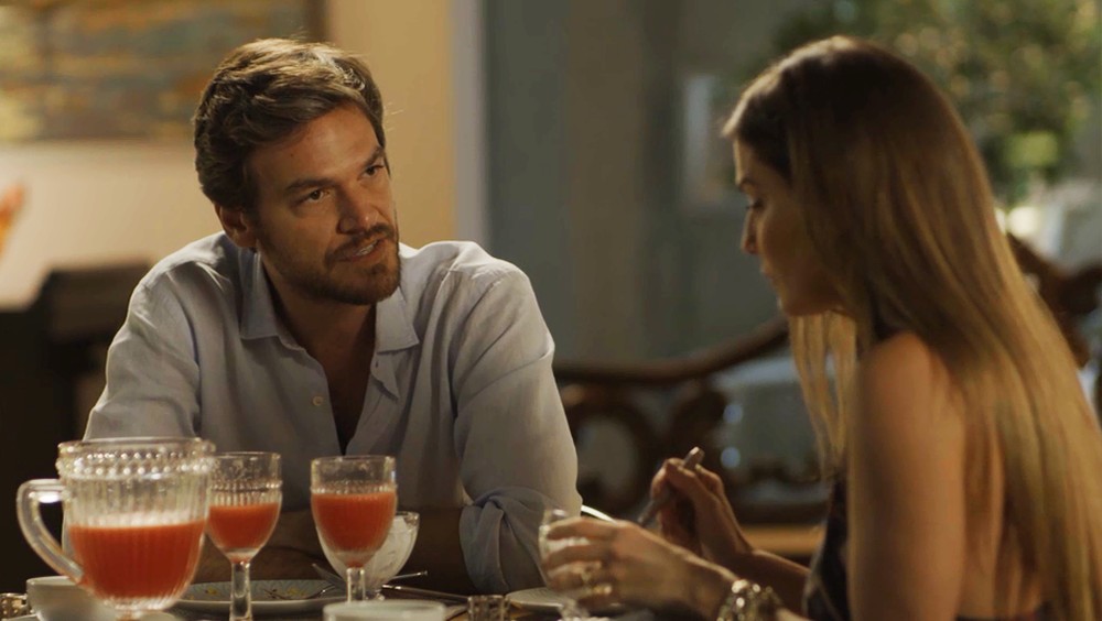 Beto e Karola em cena de Segundo Sol (Foto: Divulgação)