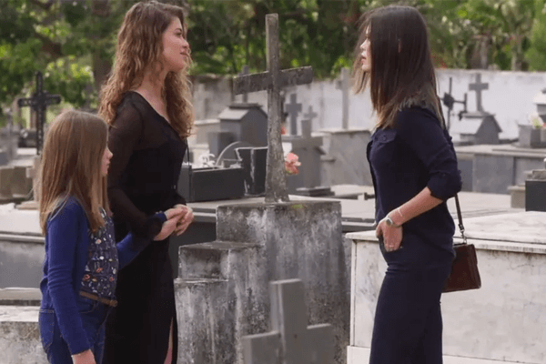 Isabel, Cris e Priscila em cena de Espelho da Vida (Foto: Reprodução)