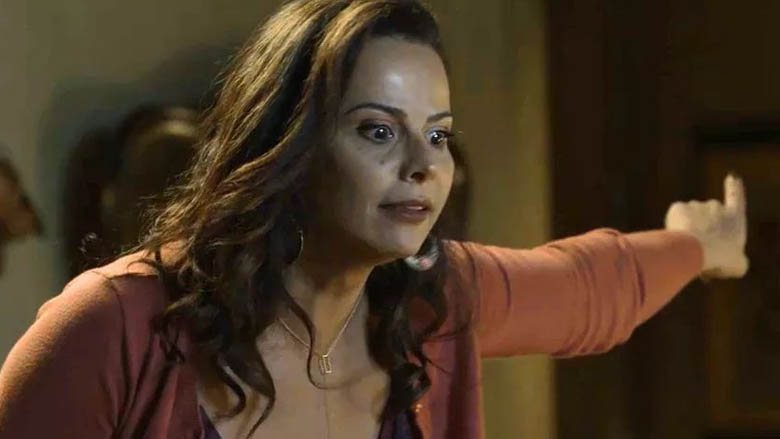 Neide em cena da novela O Sétimo Guardião (Foto: Reprodução)