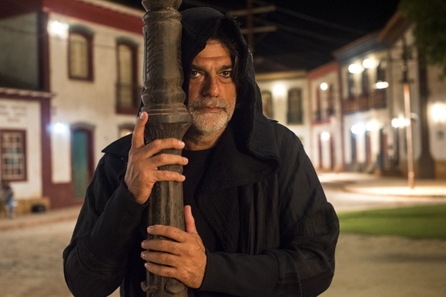 León em cena de O Sétimo Guardião (Foto: Reprodução)