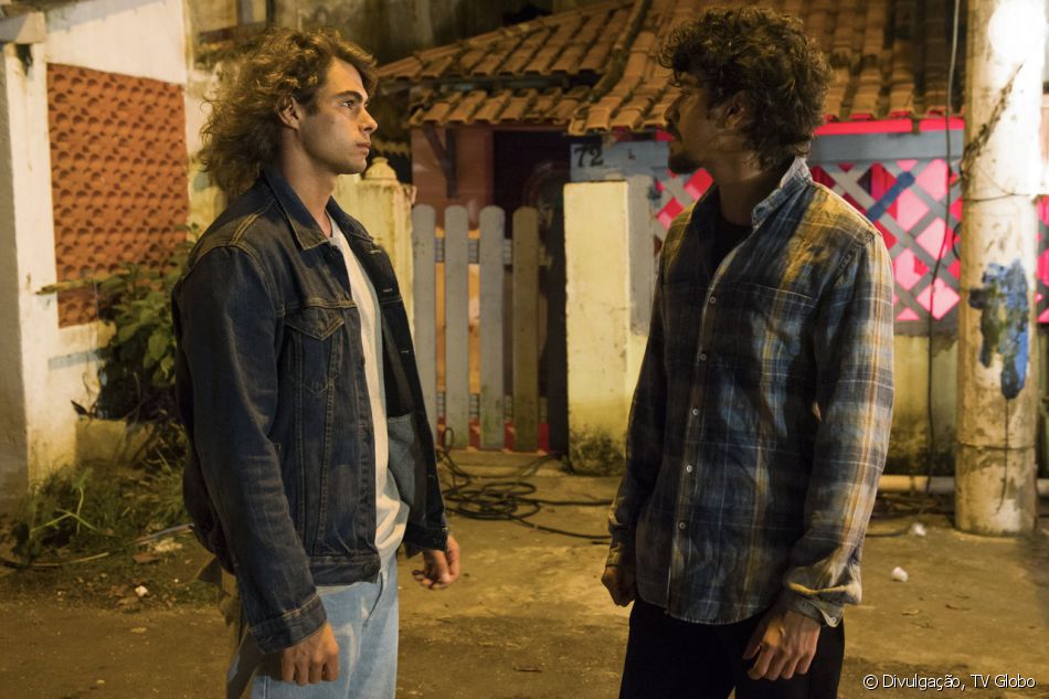 João e Jerônimo em cena da novela Verão 90 (Foto: Divulgação)