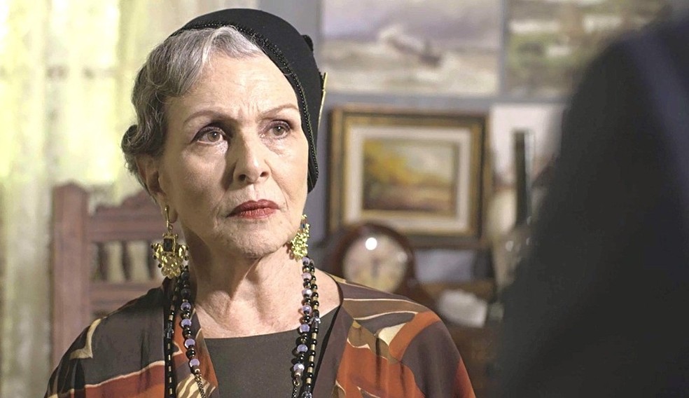 Hildegard em cena da novela Espelho da Vida (Foto: Reprodução)