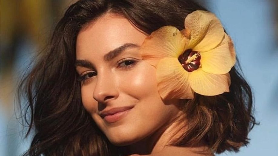 No ar em Verão 90, Marina Moschen assume romance lésbico com empregada da Globo