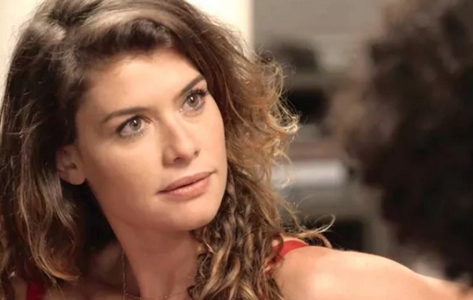 Isabel em cena da novela Espelho da Vida (Foto: Reprodução)