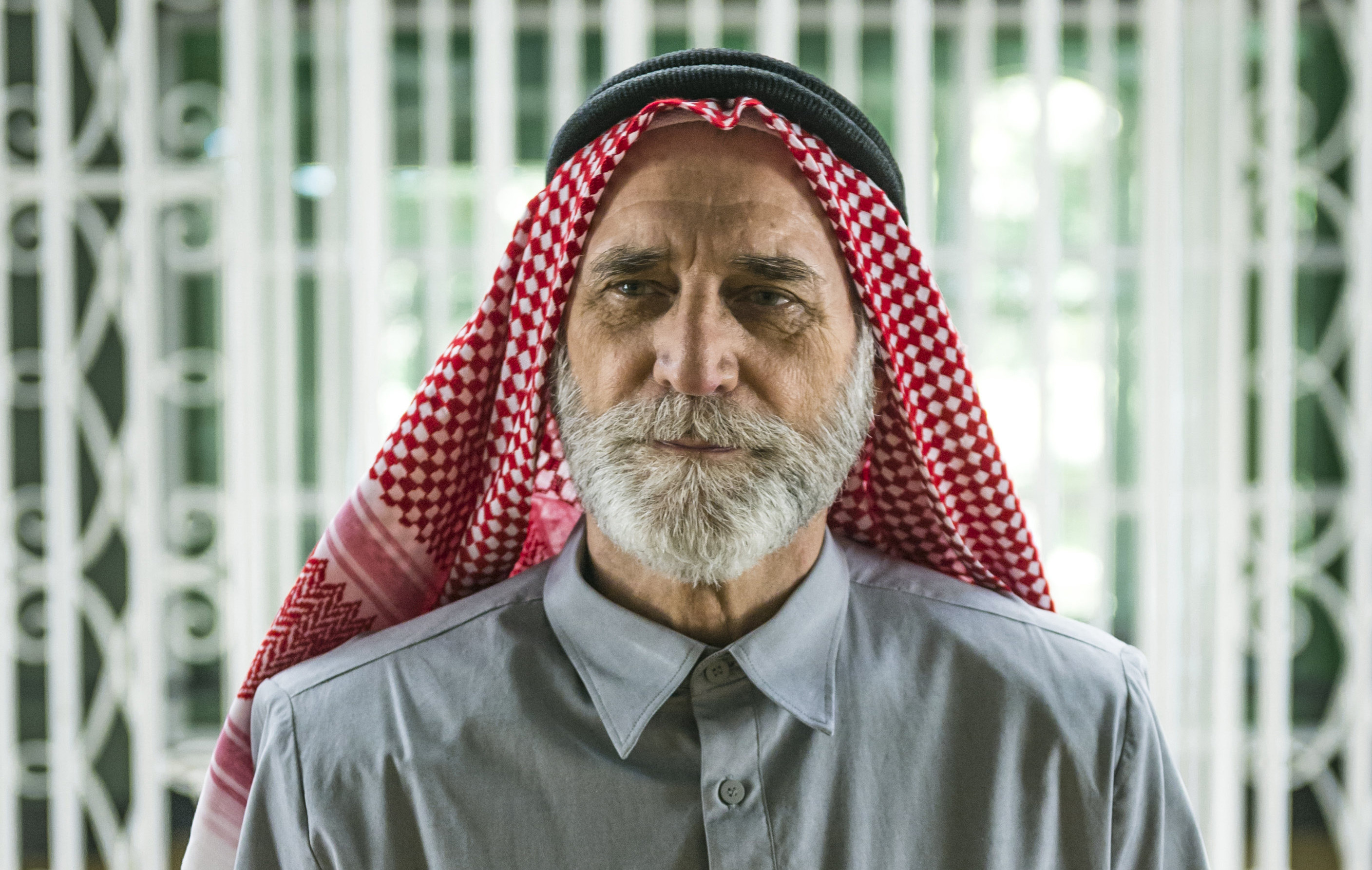 O sheik Aziz (Herson Capri) em Órfãos da Terra (Paulo Belote / Globo)