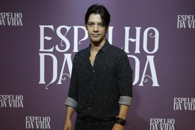 Felipe em cena da novela das 18h, Espelho da Vida (Foto: Divulgação)