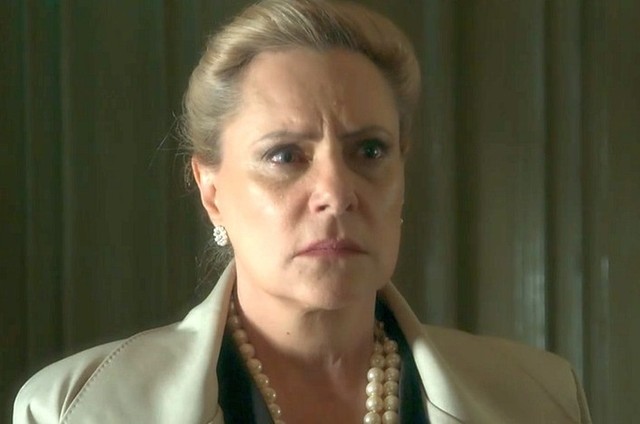 Mirtes em cena da novela das 21h, O Sétimo Guardião (Foto: Reprodução)