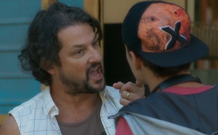 Bebeto e Nicolau trocarão socos. (Foto: Reprodução/TV Globo)