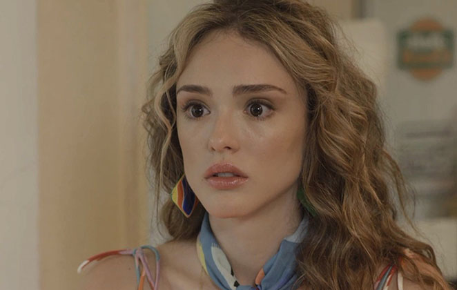 Manuzita em cena da novela das 19h, Verão 90 (Foto: Reprodução)