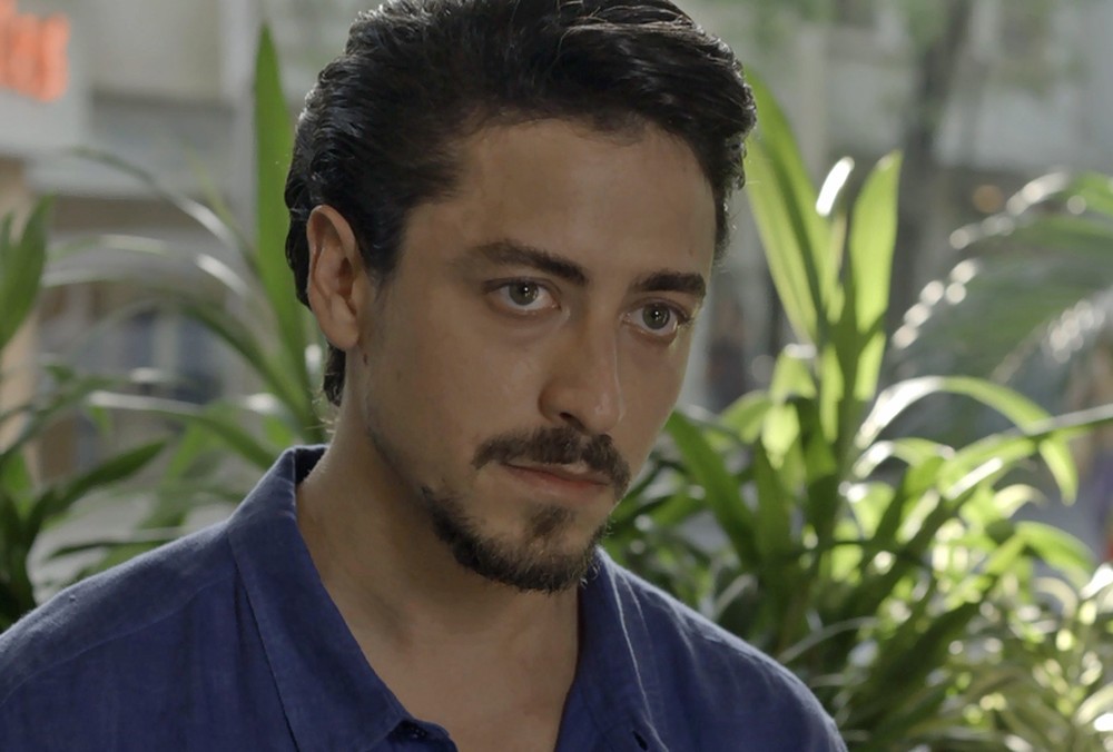 Jerônimo em cena da novela das 19h, Verão 90 (Foto: Reprodução)