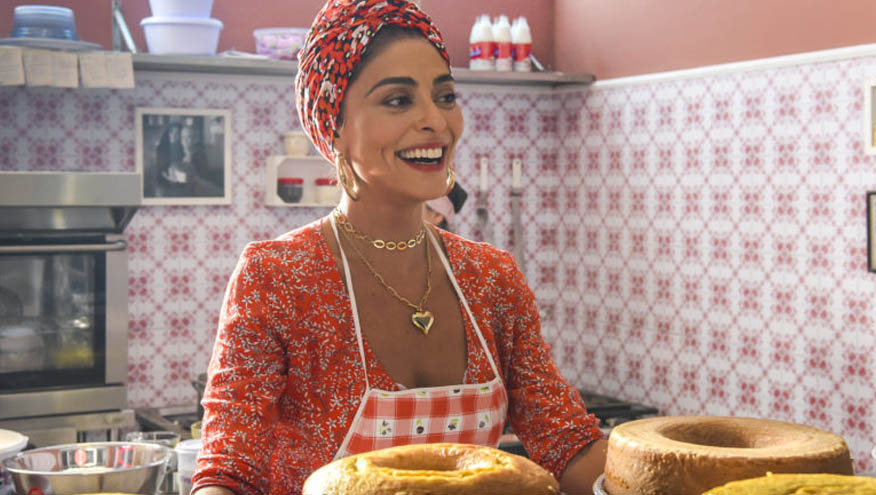 Maria (Juliana Paes) e os "Bolos da Paz" em A Dona do Pedaço (Foto: Globo/Estevam Avellar)