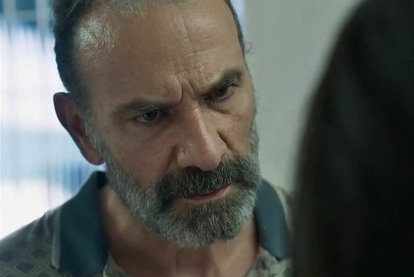 Elias e Helena em cena da novela Órfãos da Terra (Foto: Reprodução)