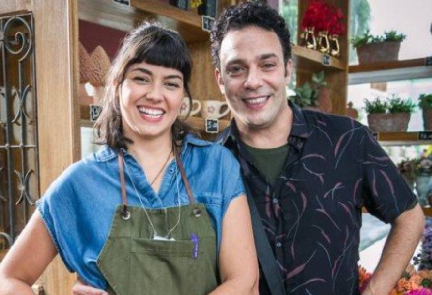 Abner e Sara em cena de Órfãos da Terra (Foto: Reprodução)