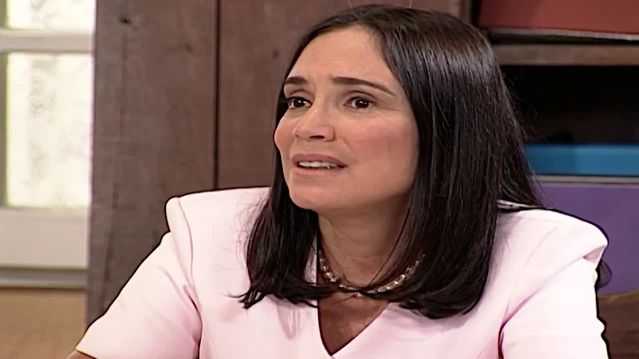 Por Amor: Helena descobre que está grávida de Atílio e Branca surta