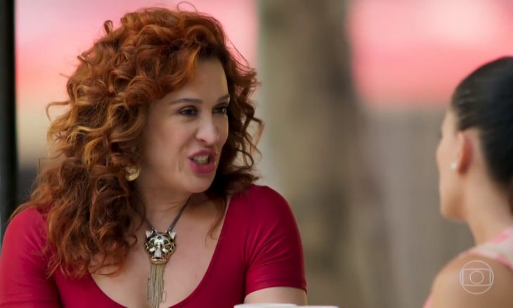 Lidiane em cena da novela das 21h, Verão 90 (Foto: Reprodução)