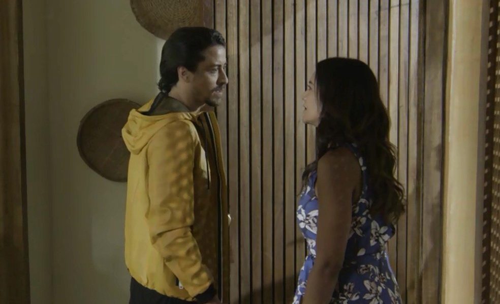 Janaína e Jerônimo em cena da novela das 19h, Verão 90 (Foto: Reprodução)