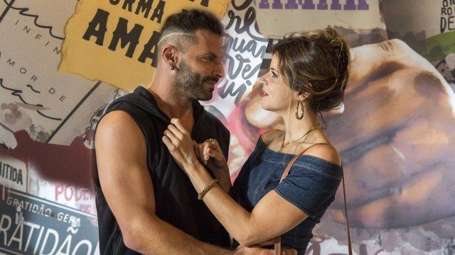 Carla e Madureira  vão oficializar o namoro em Malhação (Foto: TV Globo)