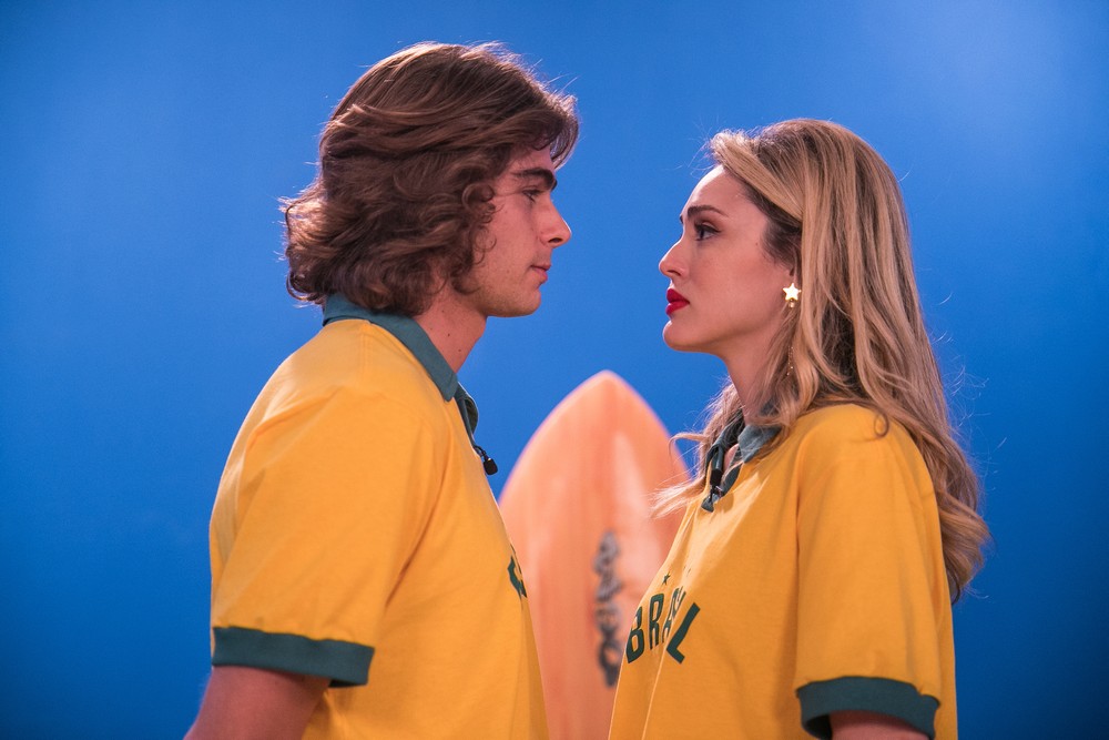 João e Manu em cena da novela Verão 90 (Foto: Raquel Cunha/Globo)