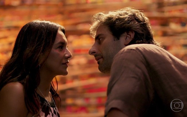 Janaína e Raimundo em cena de Verão 90 (Foto: Reprodução)