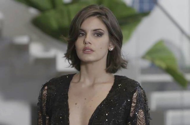 Vanessa em cena da novela das 19h, Verão 90 (Foto: Reprodução)