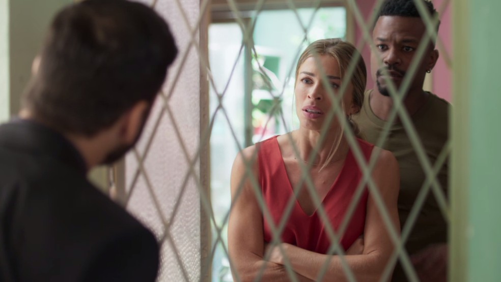 Diogo e Paloma em cena da novela das 19h da Globo, Bom Sucesso (Foto: Reprodução)