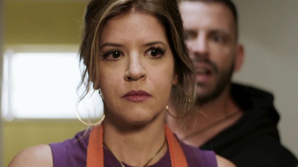 Malhação: Dormindo, Carla fala nome de Marco e enfurece Madureira