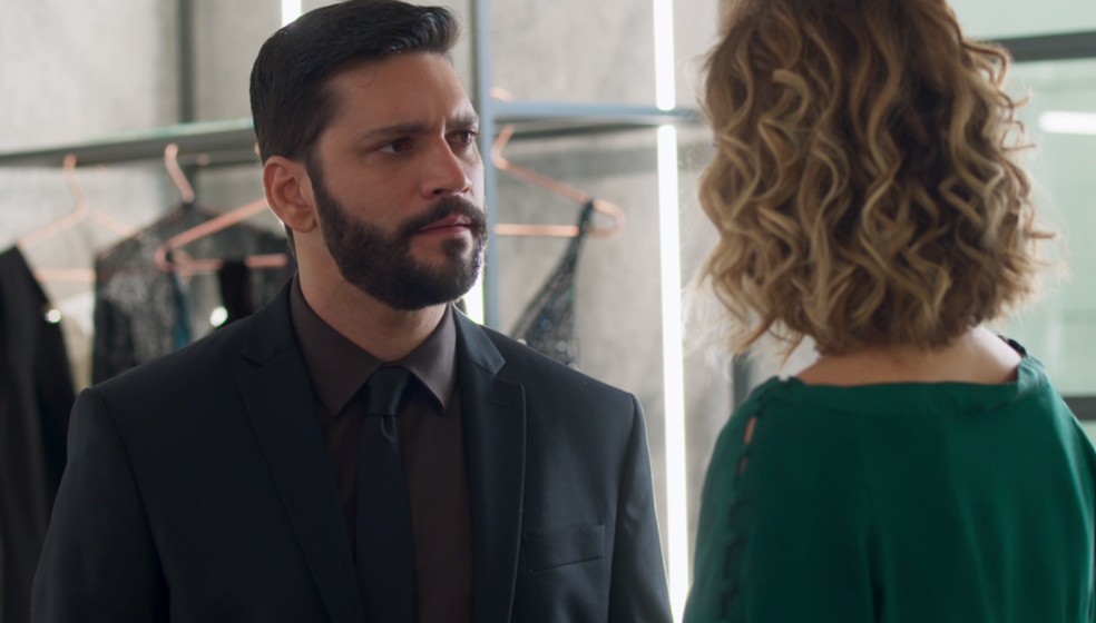 Diogo e Nana em cena da novela das 19h da Globo, Bom Sucesso (Foto: Reprodução)