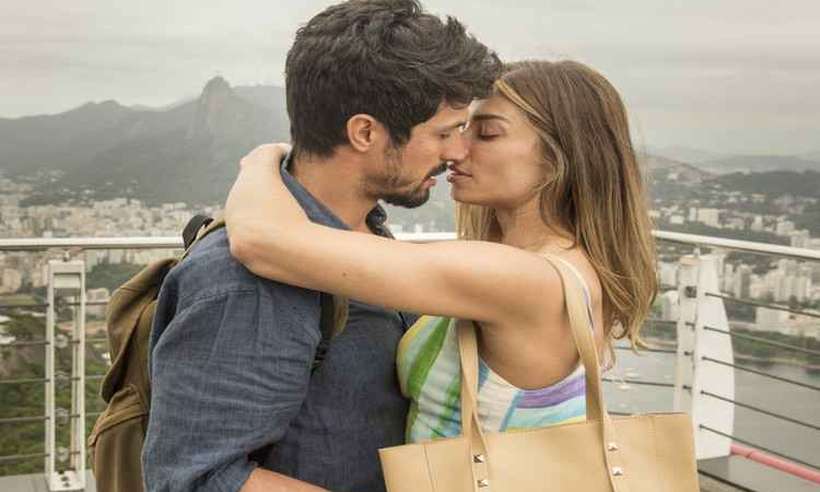 Marcos e Paloma em cena da novela Bom Sucesso (Foto: Reprodução)