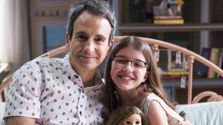 Jorginho e a filha em cena da novela Bom Sucesso (Foto: Reprodução)