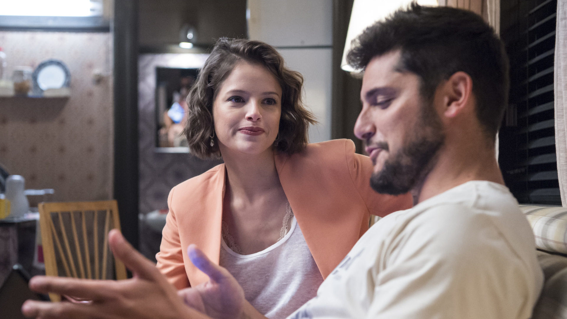 Josiane e William em cena da novela A Dona do Pedaço (Foto: Reprodução)