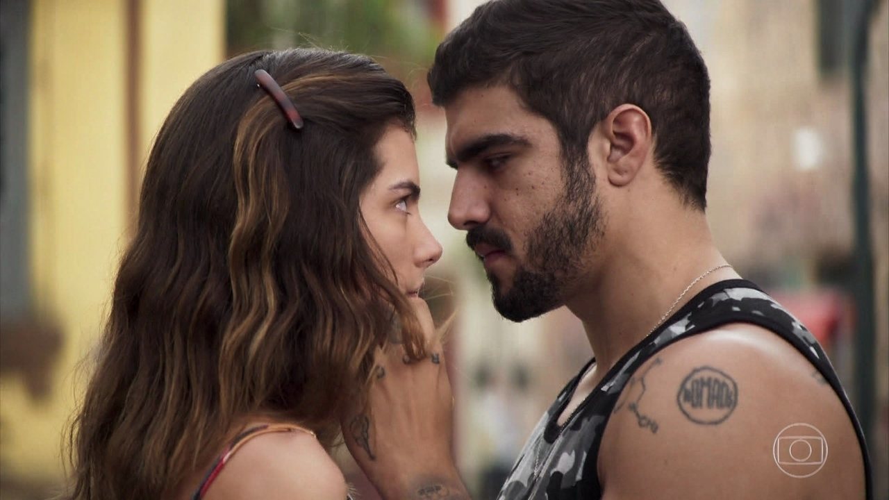 Joana e Rock em cena da novela A Dona do Pedaço (Foto: Reprodução)