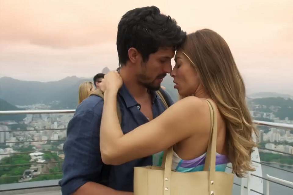 Marcos e Paloma em cena da novela Bom Sucesso (Foto: Reprodução)