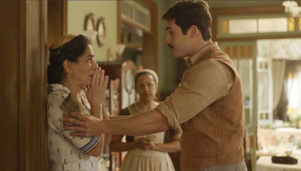 Alfredo e Lola em cena da novela das 18h, Éramos Seis (Foto: Reprodução)