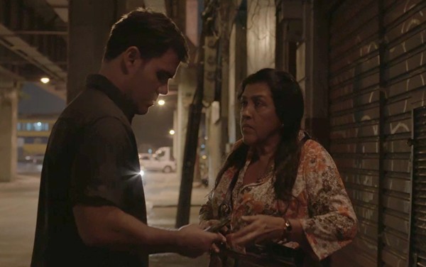 Magno e Lurdes em cena da novela Amor de Mãe (Foto: Reprodução)