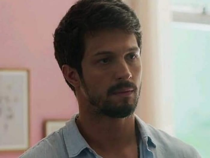 Marcos em cena da novela Bom Sucesso (Foto: Reprodução)