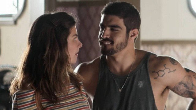 Rock e Joana em cena da novela das 21h, A Dona do Pedaço (Foto: Reprodução)