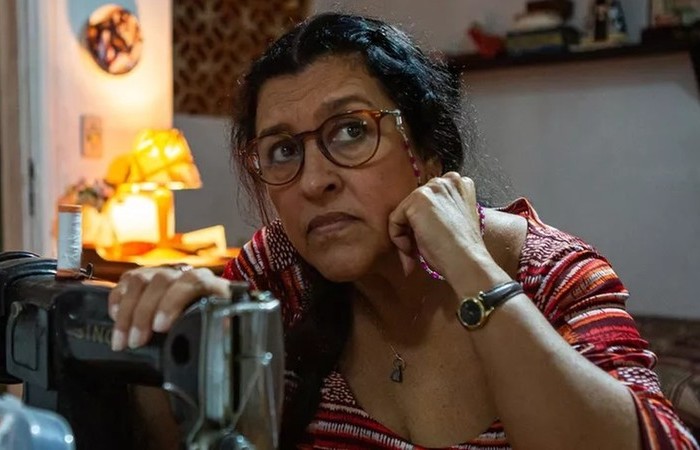 Lurdes em cena da novela das 21h da Globo, Amor de Mãe (Foto: Reprodução)