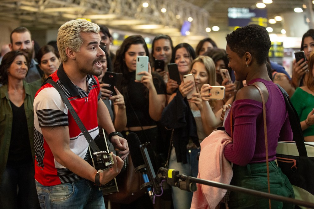 Ryan e Marina em cena da novela das 21h, Amor de Mãe (Foto: Reprodução)