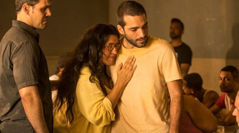 Sandro e Lurdes na novela Amor de Mãe (Foto: Reprodução)