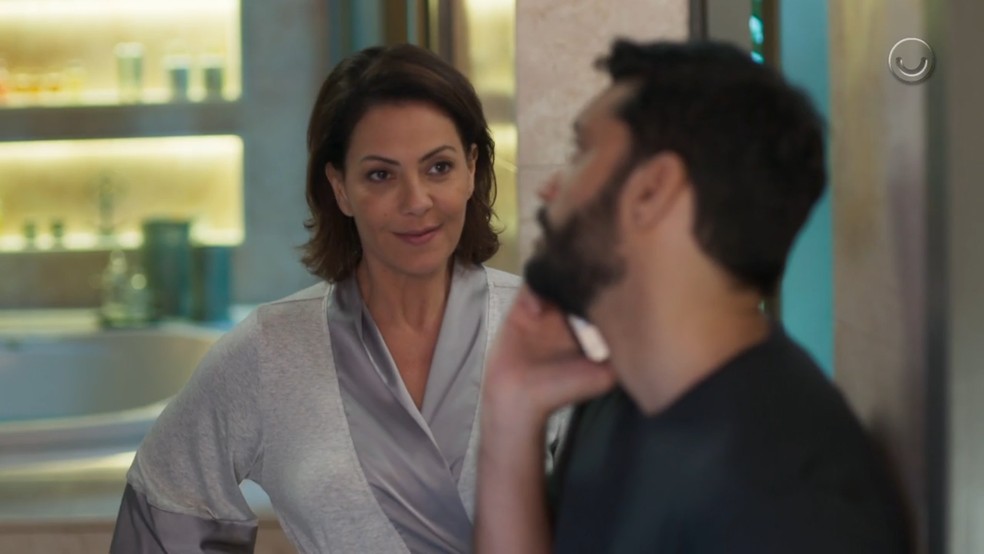 Nana e Diogo em cena da novela Bom Sucesso (Foto: Reprodução)