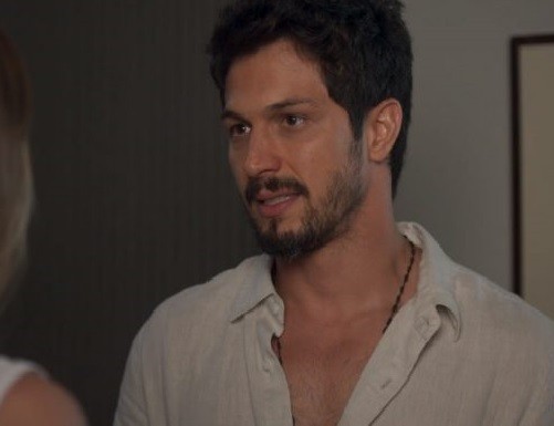 Marcos em cena da novela das 19h da Globo, Bom Sucesso (Foto: Reprodução)